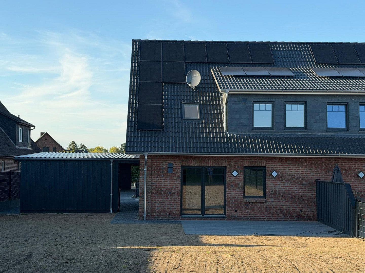 Predaj domu 126 m², pozemok 540 m², Unter den Linden 28 a + c, Stelle, Dolné Sasko Predaj domu 126 m², pozemok 540 m², Unter den Linden 28 a + c, Stelle, Dolné Sasko