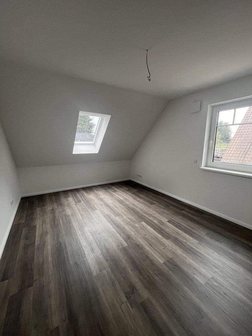 Predaj domu 126 m², pozemok 540 m², Unter den Linden 28 a + c, Stelle, Dolné Sasko Predaj domu 126 m², pozemok 540 m², Unter den Linden 28 a + c, Stelle, Dolné Sasko