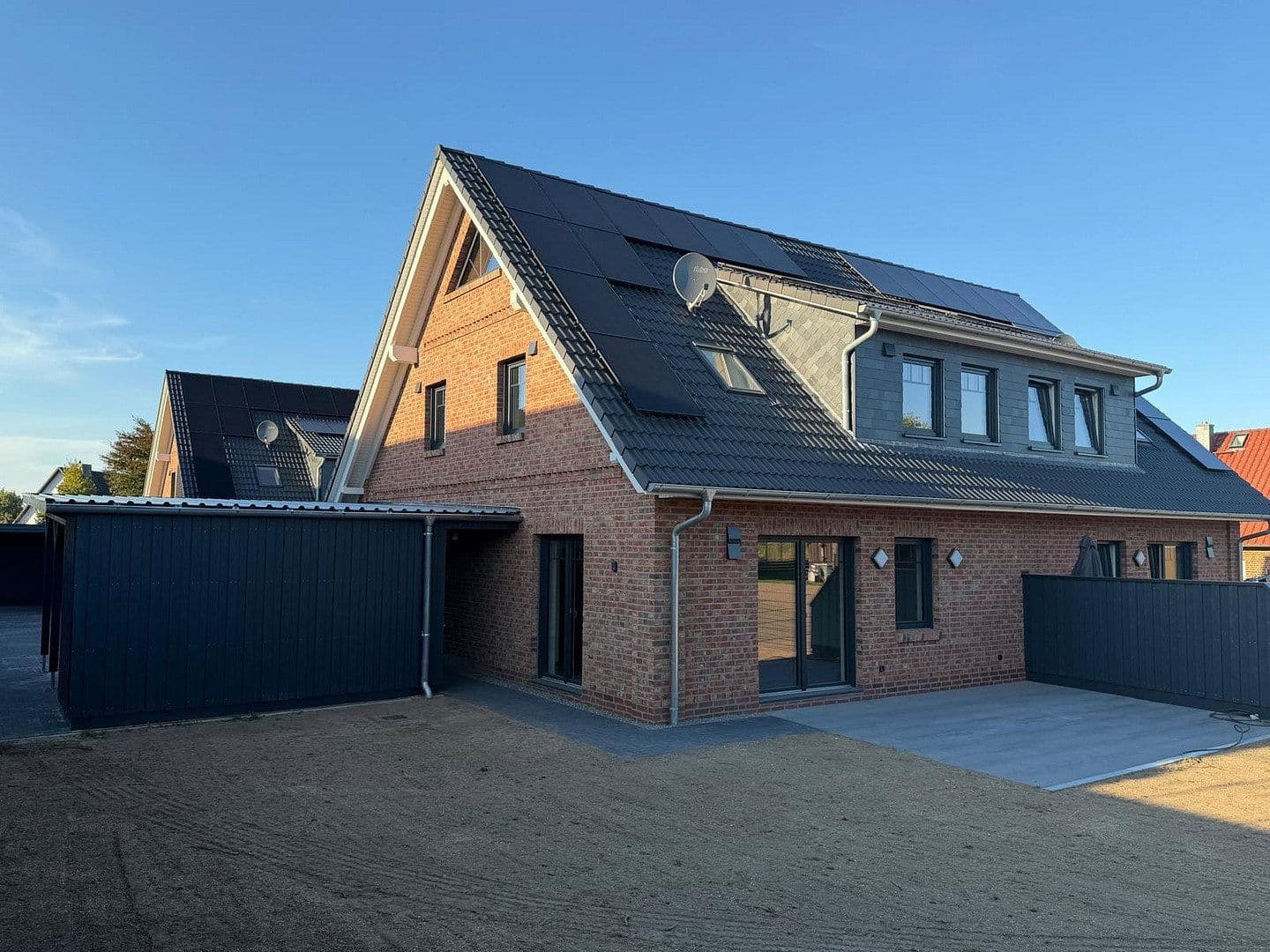 Predaj domu 126 m², pozemok 540 m², Unter den Linden 28 a + c, Stelle, Dolné Sasko Predaj domu 126 m², pozemok 540 m², Unter den Linden 28 a + c, Stelle, Dolné Sasko