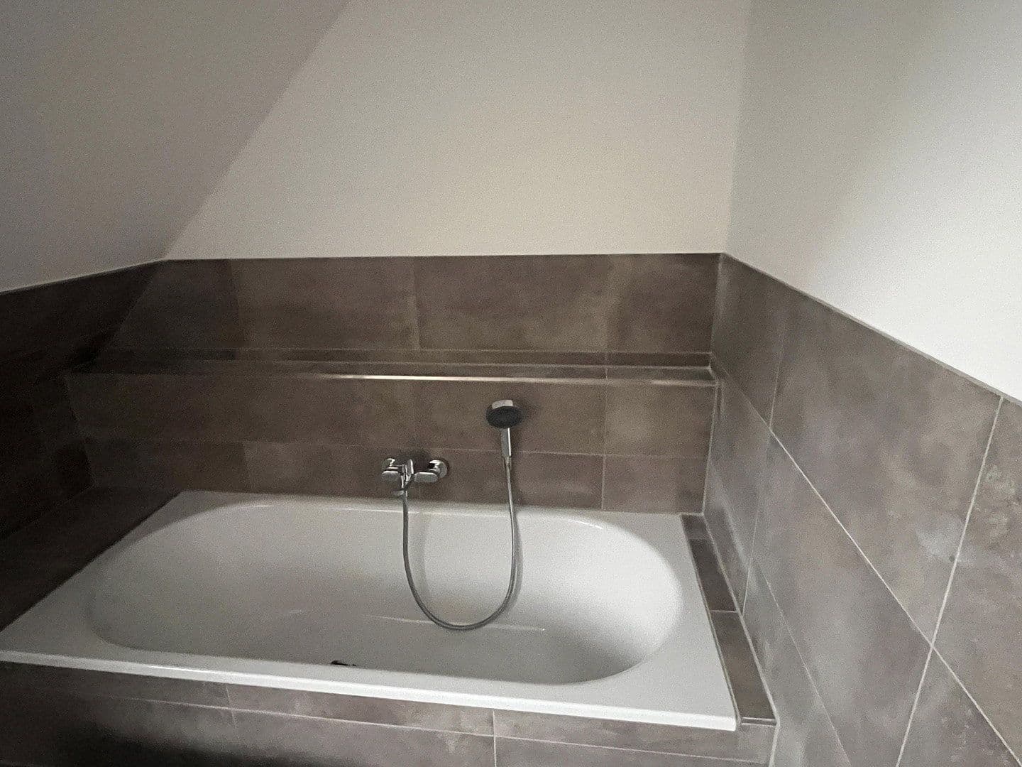 Predaj domu 126 m², pozemok 540 m², Unter den Linden 28 a + c, Stelle, Dolné Sasko Predaj domu 126 m², pozemok 540 m², Unter den Linden 28 a + c, Stelle, Dolné Sasko