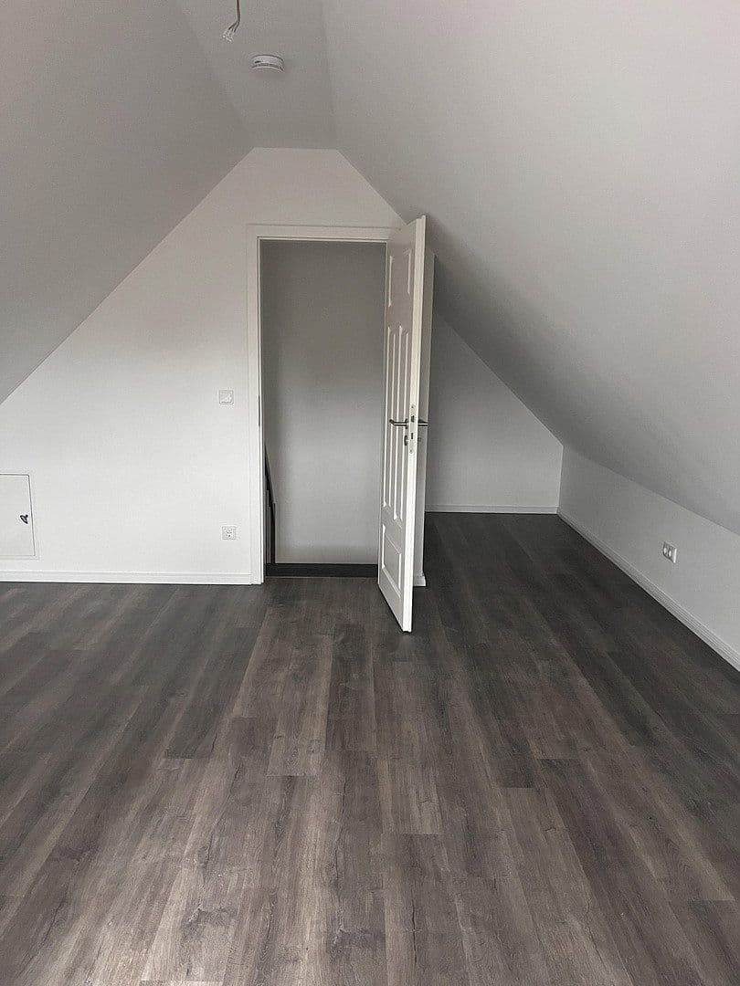 Predaj domu 126 m², pozemok 540 m², Unter den Linden 28 a + c, Stelle, Dolné Sasko Predaj domu 126 m², pozemok 540 m², Unter den Linden 28 a + c, Stelle, Dolné Sasko