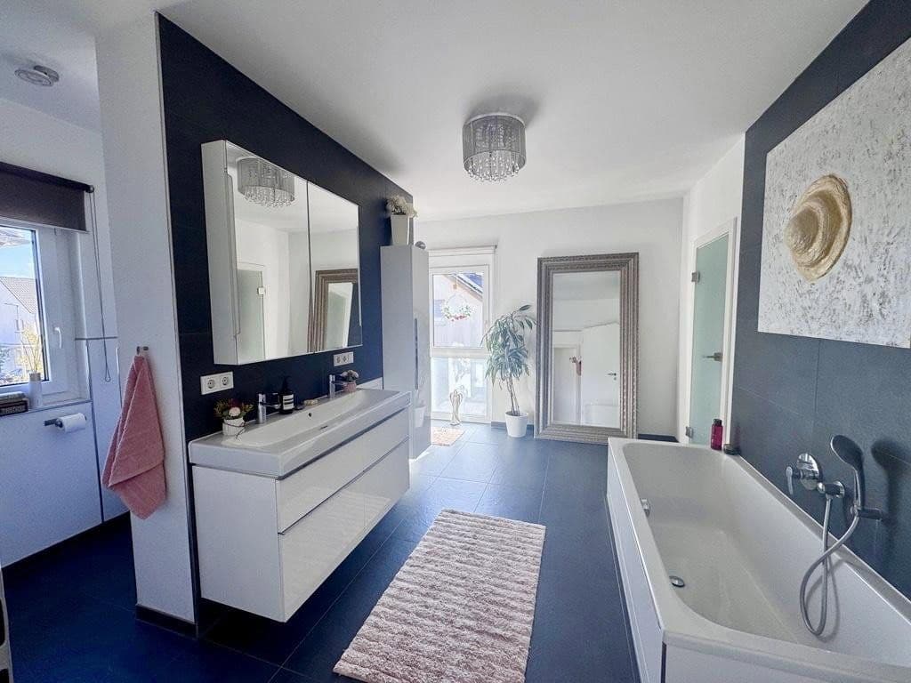 Predaj domu 158 m², pozemok 418 m², Nidderau, Hesensko Predaj domu 158 m², pozemok 418 m², Nidderau, Hesensko
