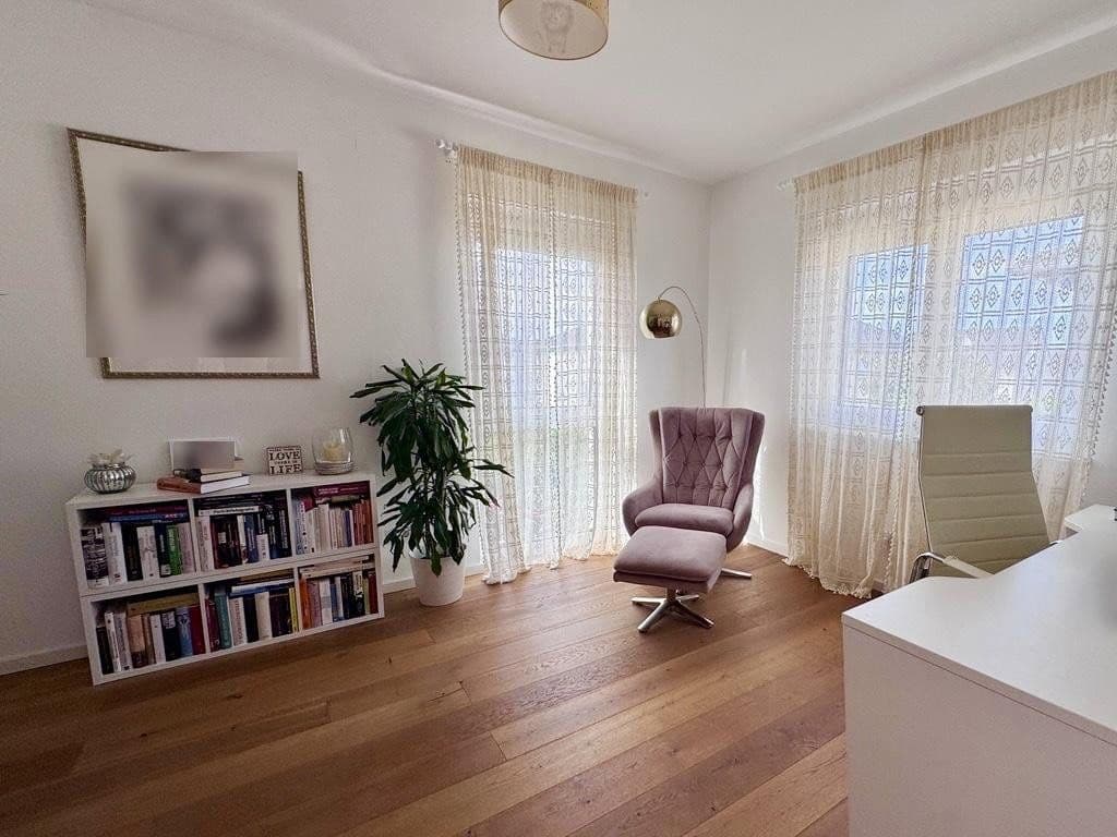 Predaj domu 158 m², pozemok 418 m², Nidderau, Hesensko Predaj domu 158 m², pozemok 418 m², Nidderau, Hesensko
