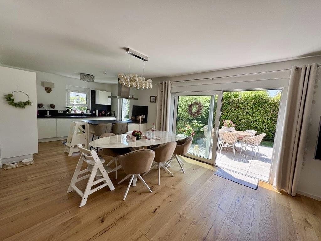 Predaj domu 158 m², pozemok 418 m², Nidderau, Hesensko Predaj domu 158 m², pozemok 418 m², Nidderau, Hesensko