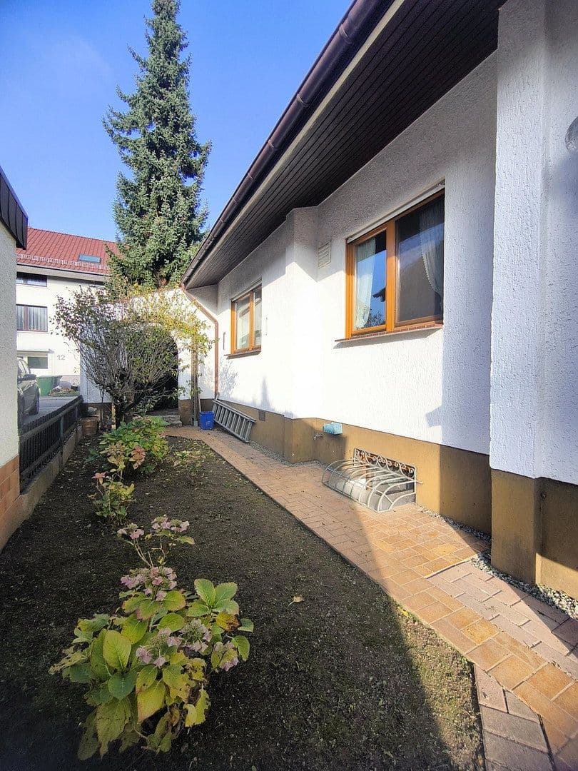 Predaj domu 100 m², pozemok 387 m², Schriesheim, Bádensko-Wurttembersko Predaj domu 100 m², pozemok 387 m², Schriesheim, Bádensko-Wurttembersko