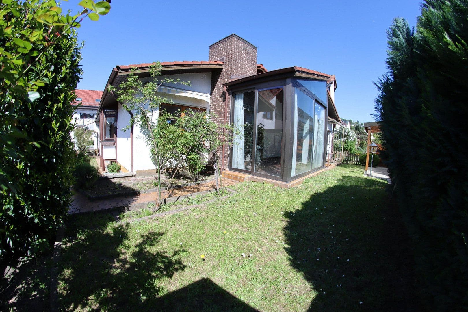 Predaj domu 100 m², pozemok 387 m², Schriesheim, Bádensko-Wurttembersko Predaj domu 100 m², pozemok 387 m², Schriesheim, Bádensko-Wurttembersko