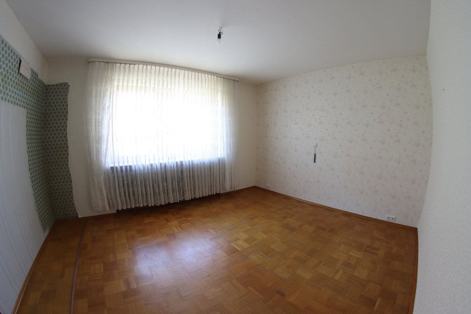 Predaj domu 100 m², pozemok 387 m², Schriesheim, Bádensko-Wurttembersko Predaj domu 100 m², pozemok 387 m², Schriesheim, Bádensko-Wurttembersko