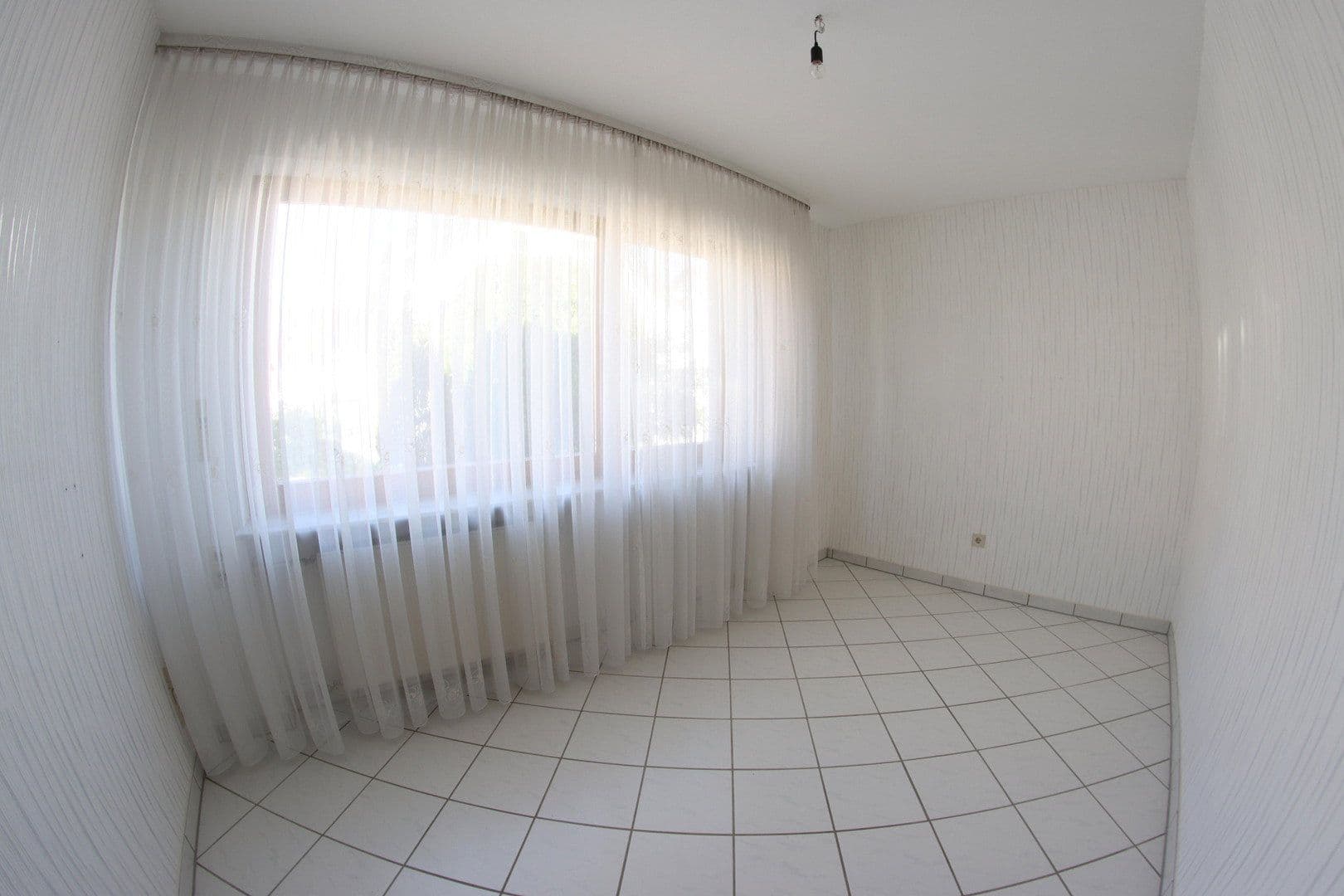 Predaj domu 100 m², pozemok 387 m², Schriesheim, Bádensko-Wurttembersko Predaj domu 100 m², pozemok 387 m², Schriesheim, Bádensko-Wurttembersko