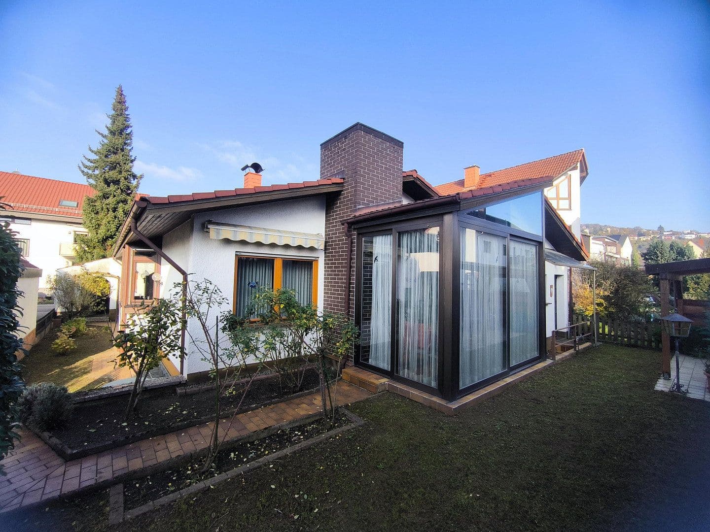 Predaj domu 100 m², pozemok 387 m², Schriesheim, Bádensko-Wurttembersko Predaj domu 100 m², pozemok 387 m², Schriesheim, Bádensko-Wurttembersko
