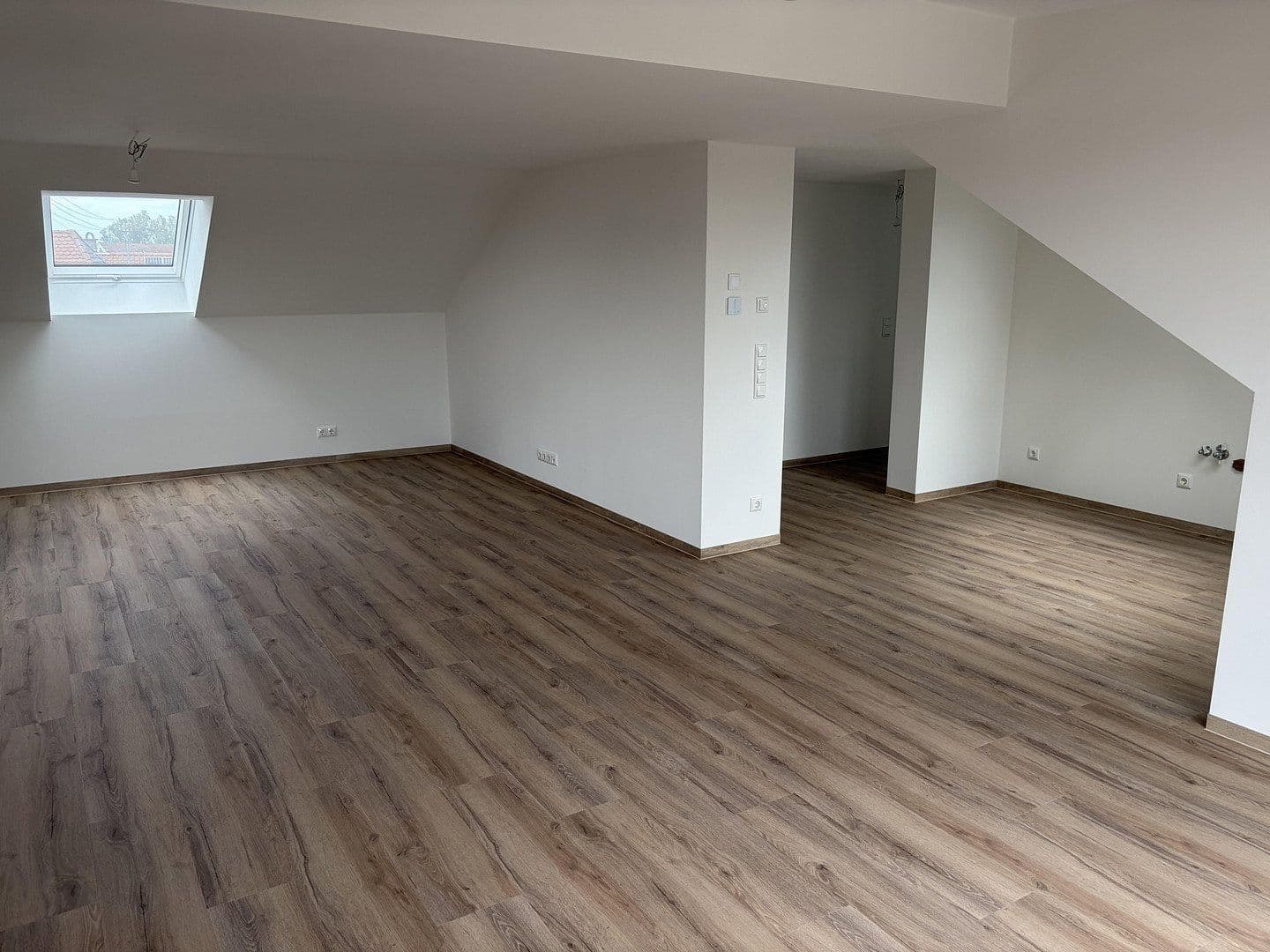 Prenájom bytu 3-izbový 91 m², Augsburger Straße 16, Wertingen, Bavorsko Prenájom bytu 3-izbový 91 m², Augsburger Straße 16, Wertingen, Bavorsko