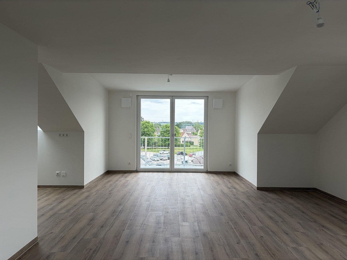 Prenájom bytu 3-izbový 91 m², Augsburger Straße 16, Wertingen, Bavorsko Prenájom bytu 3-izbový 91 m², Augsburger Straße 16, Wertingen, Bavorsko