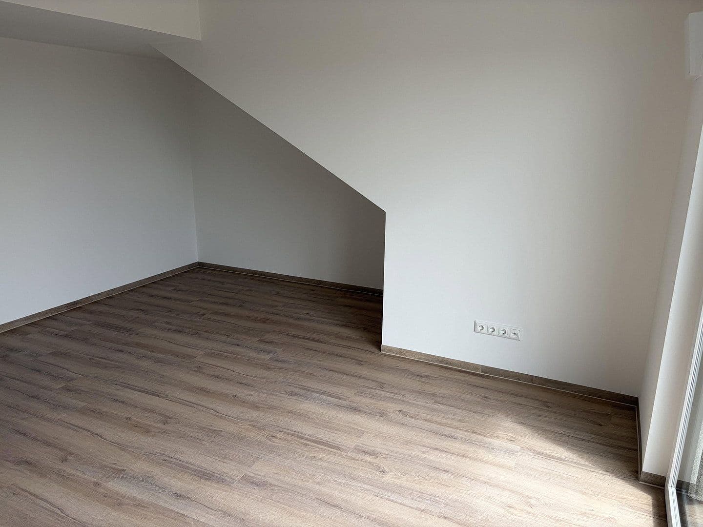 Prenájom bytu 3-izbový 91 m², Augsburger Straße 16, Wertingen, Bavorsko Prenájom bytu 3-izbový 91 m², Augsburger Straße 16, Wertingen, Bavorsko