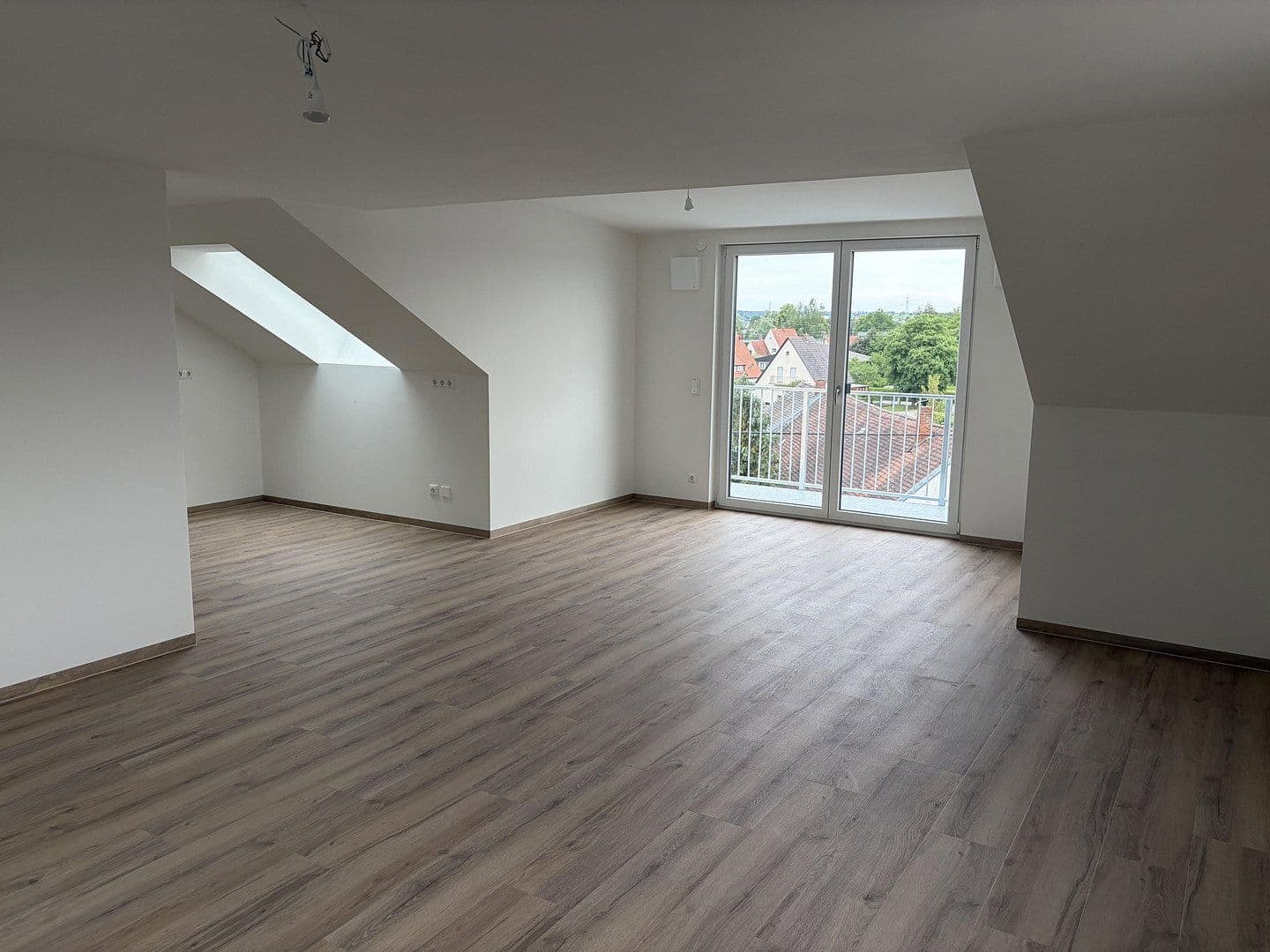 Prenájom bytu 3-izbový 91 m², Augsburger Straße 16, Wertingen, Bavorsko Prenájom bytu 3-izbový 91 m², Augsburger Straße 16, Wertingen, Bavorsko