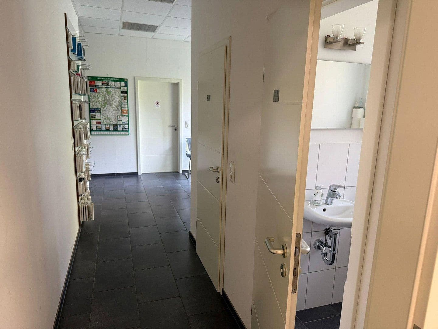 Prenájom nebytového priestoru 500 m², An der Spielleite 11, Unterpleichfeld, Bavorsko Prenájom nebytového priestoru 500 m², An der Spielleite 11, Unterpleichfeld, Bavorsko