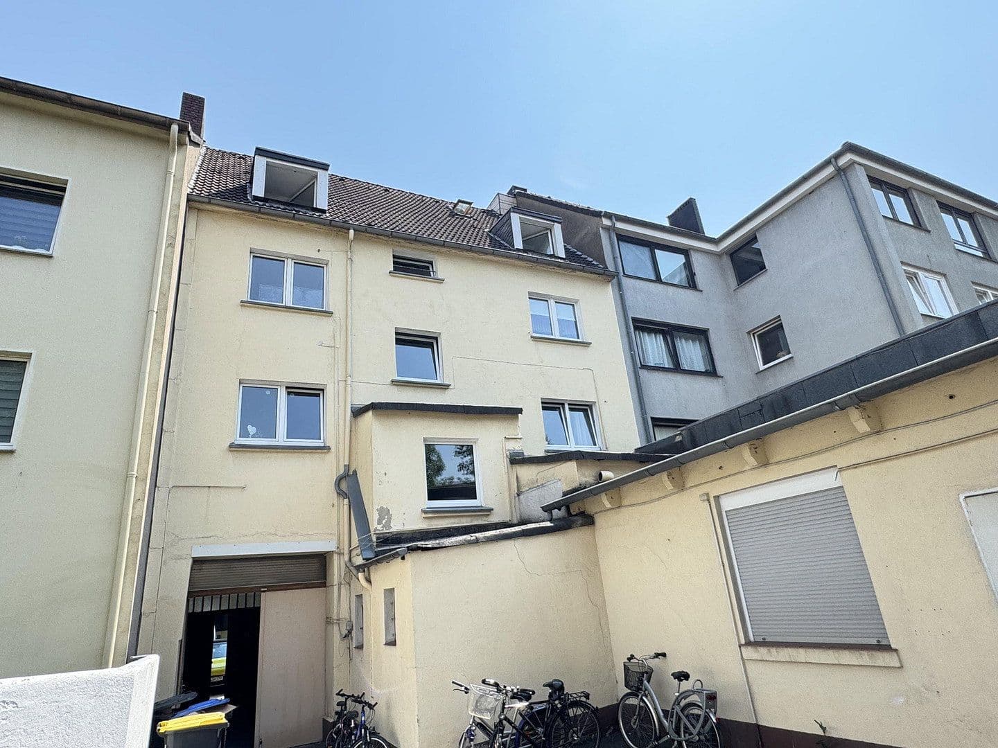 Predaj domu 464 m², pozemok 417 m², Altenessener Straße 85, Essen, Severné Porýnie - Westfálsko Predaj domu 464 m², pozemok 417 m², Altenessener Straße 85, Essen, Severné Porýnie - Westfálsko