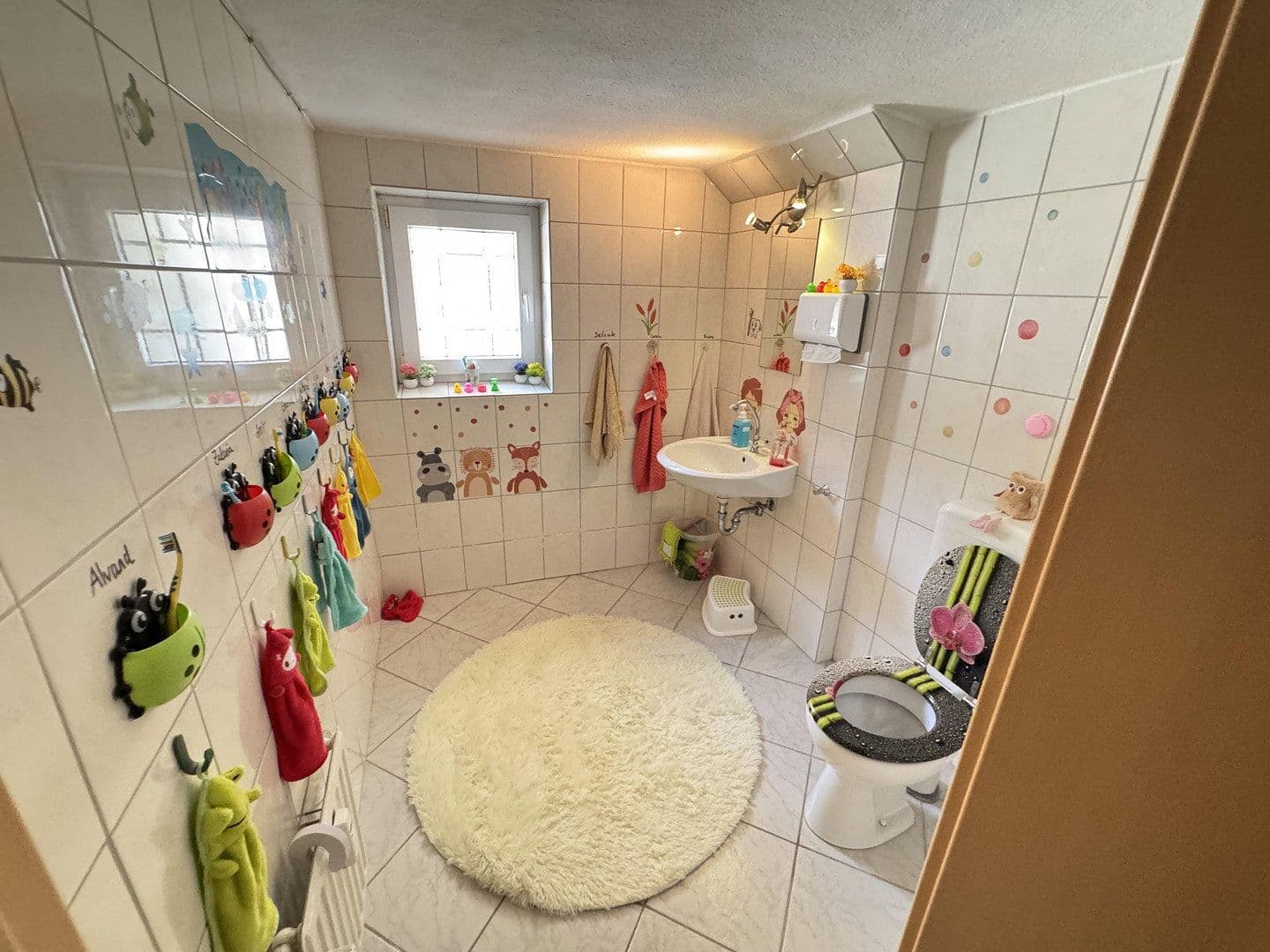 Predaj domu 464 m², pozemok 417 m², Altenessener Straße 85, Essen, Severné Porýnie - Westfálsko Predaj domu 464 m², pozemok 417 m², Altenessener Straße 85, Essen, Severné Porýnie - Westfálsko