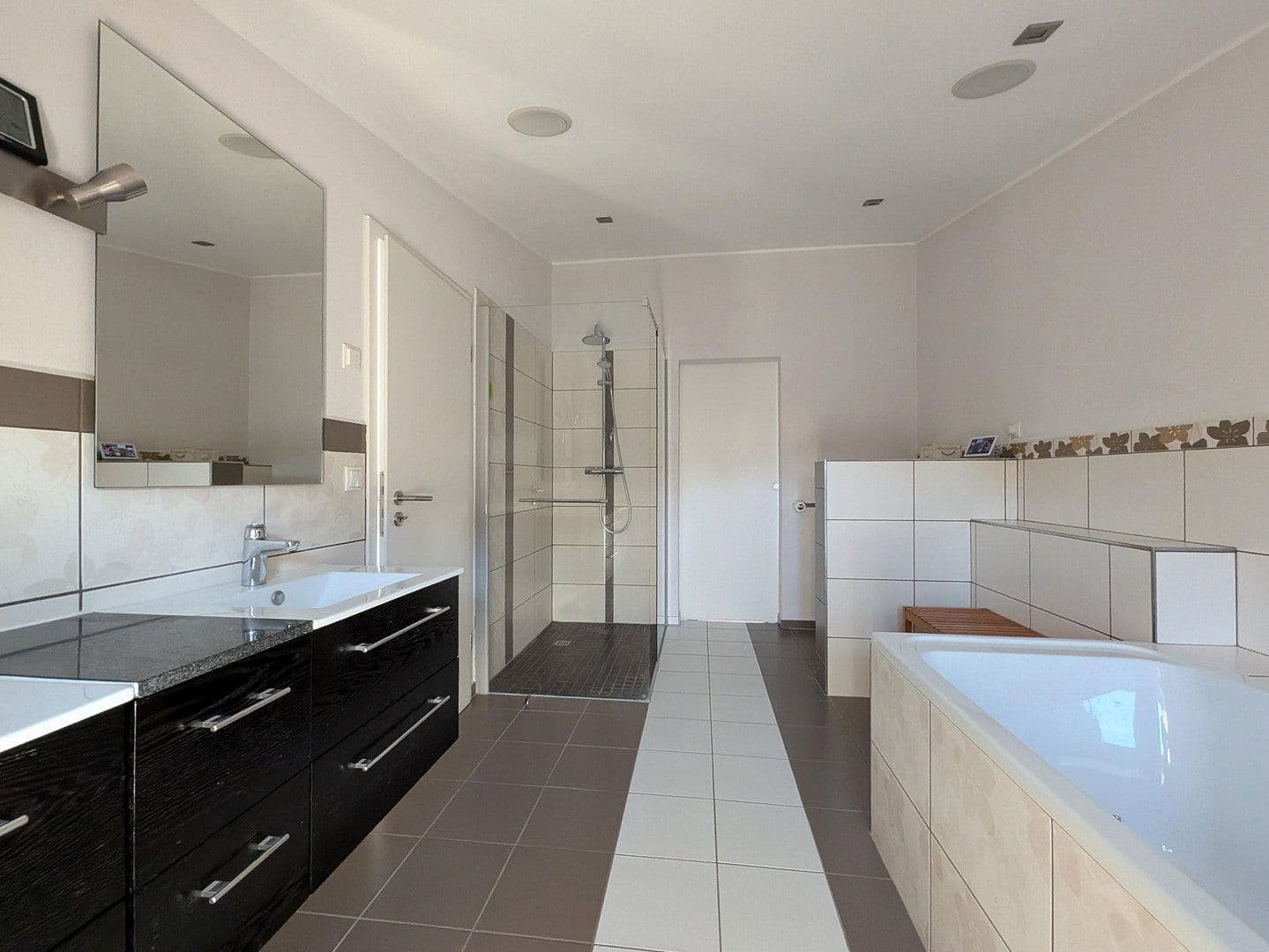 Predaj domu 180 m², pozemok 1.474 m², Pantelitz, Meklenbursko-Predpomoransko Predaj domu 180 m², pozemok 1.474 m², Pantelitz, Meklenbursko-Predpomoransko