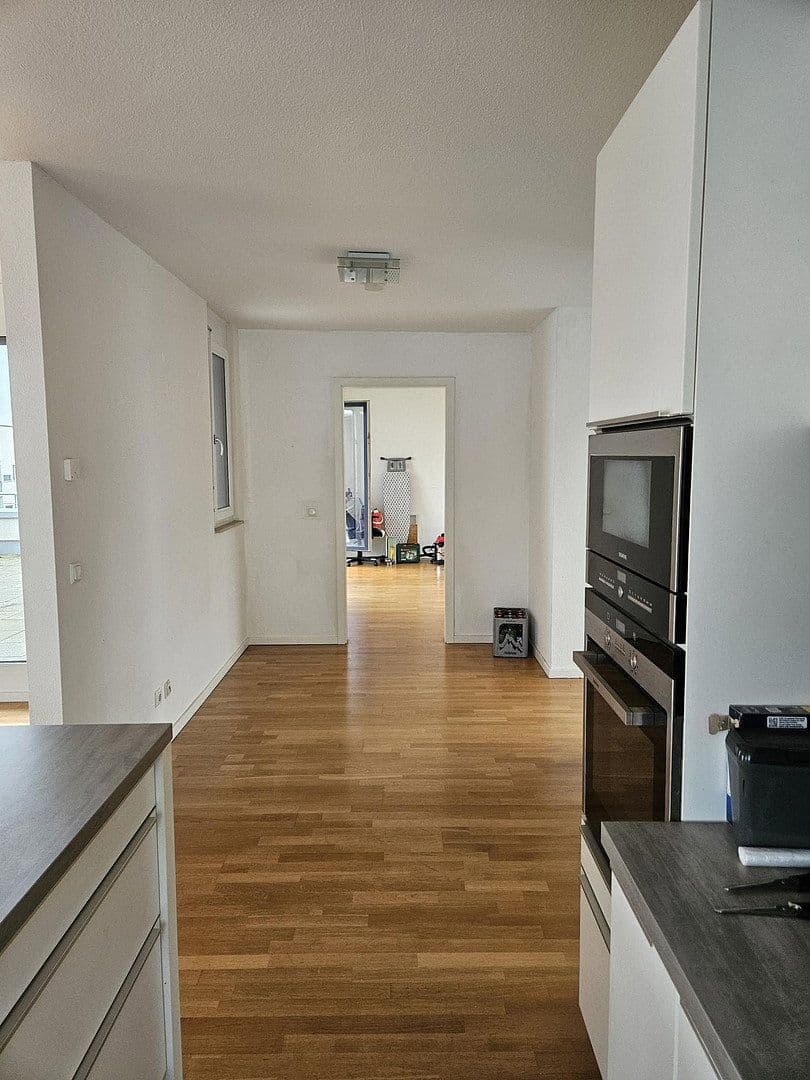 Prenájom bytu 2-izbový 89 m², Frankfurt, Hesensko Prenájom bytu 2-izbový 89 m², Frankfurt, Hesensko