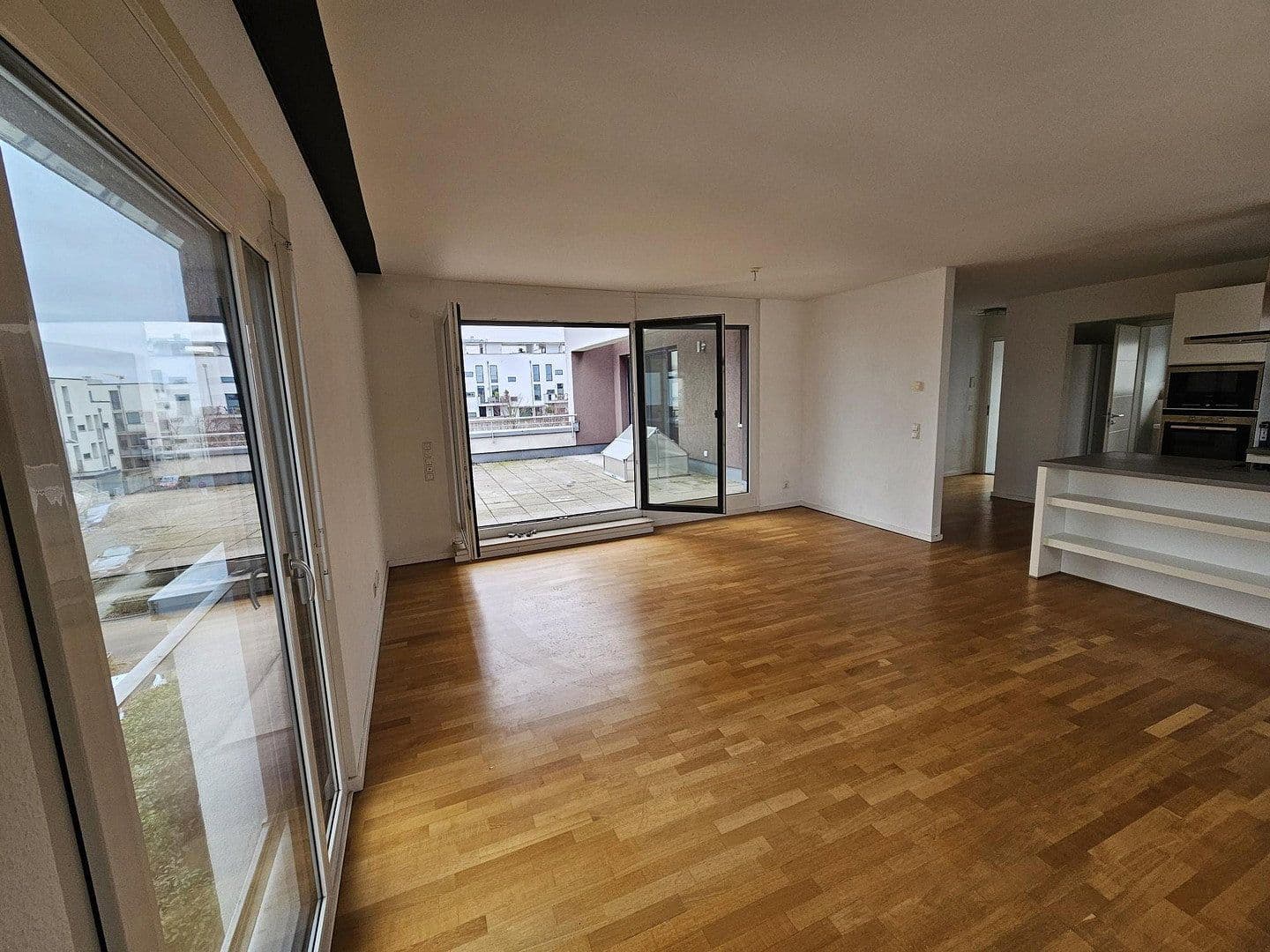 Prenájom bytu 2-izbový 89 m², Frankfurt, Hesensko Prenájom bytu 2-izbový 89 m², Frankfurt, Hesensko