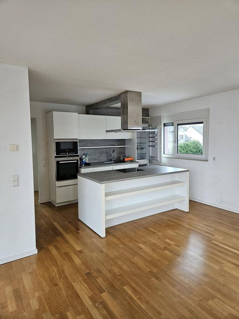 Prenájom bytu 2-izbový 89 m², Frankfurt, Hesensko Prenájom bytu 2-izbový 89 m², Frankfurt, Hesensko