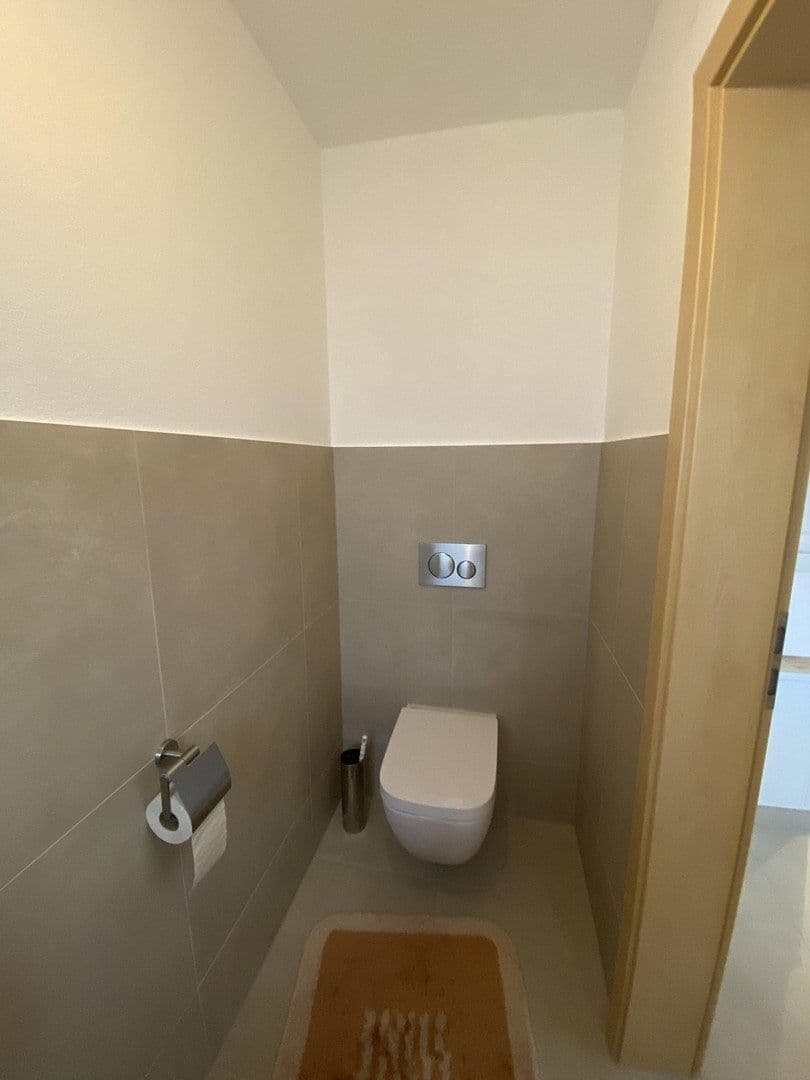 Predaj domu 191 m², pozemok 343 m², Kirchheim am Ries, Bádensko-Wurttembersko Predaj domu 191 m², pozemok 343 m², Kirchheim am Ries, Bádensko-Wurttembersko
