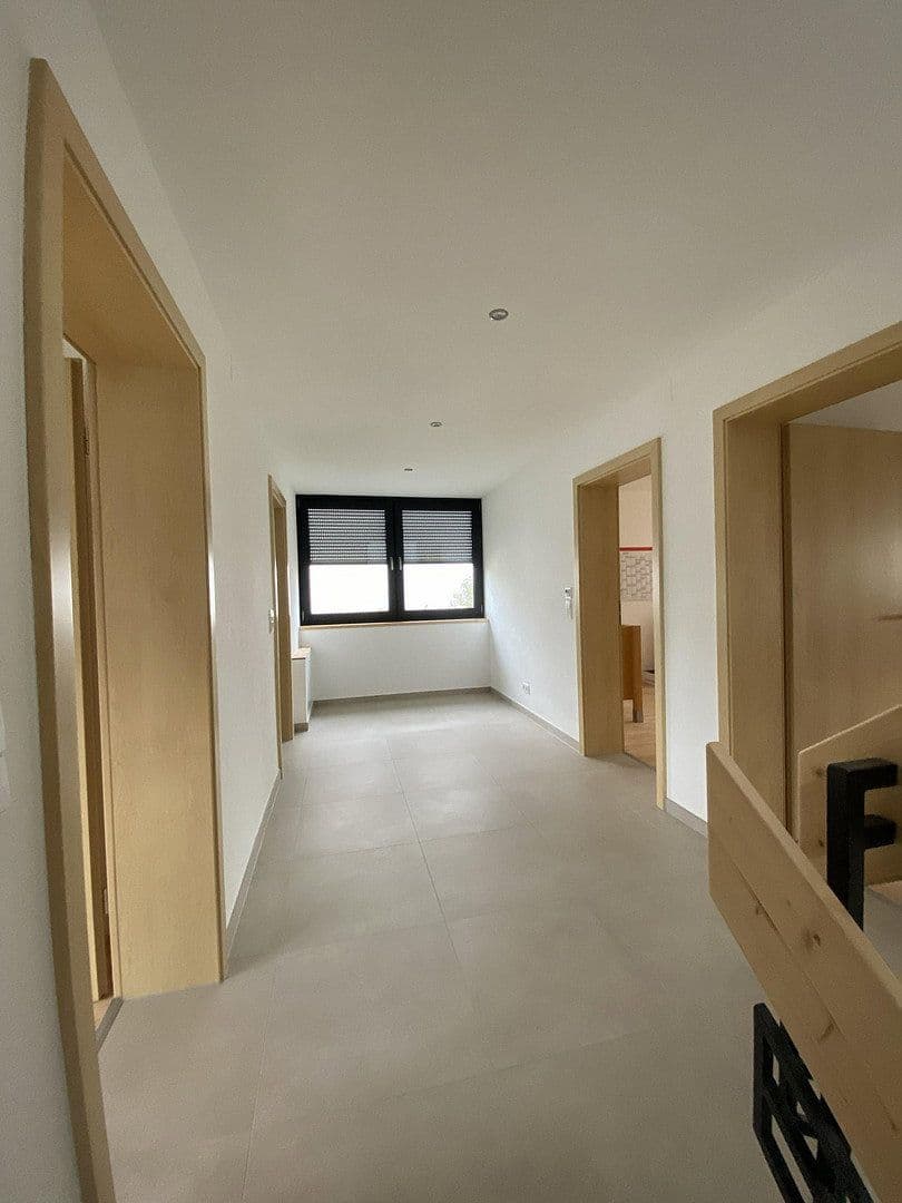 Predaj domu 191 m², pozemok 343 m², Kirchheim am Ries, Bádensko-Wurttembersko Predaj domu 191 m², pozemok 343 m², Kirchheim am Ries, Bádensko-Wurttembersko