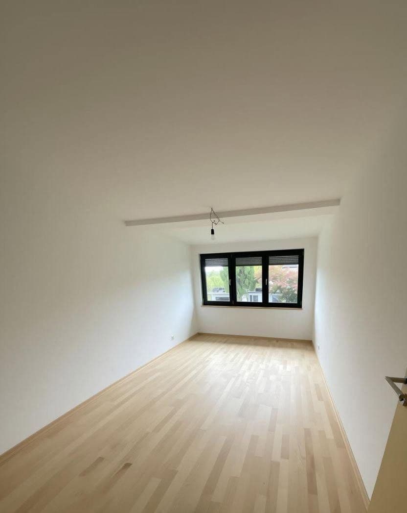Predaj domu 191 m², pozemok 343 m², Kirchheim am Ries, Bádensko-Wurttembersko Predaj domu 191 m², pozemok 343 m², Kirchheim am Ries, Bádensko-Wurttembersko