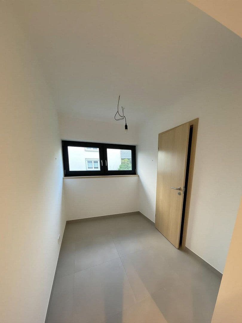 Predaj domu 191 m², pozemok 343 m², Kirchheim am Ries, Bádensko-Wurttembersko Predaj domu 191 m², pozemok 343 m², Kirchheim am Ries, Bádensko-Wurttembersko