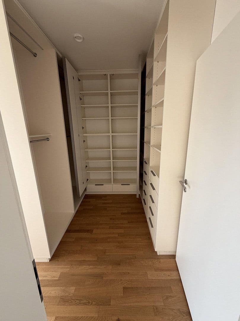 Prenájom bytu 4-izbový 98 m², Münsterlandstraße 60, Berlin, Berlín Prenájom bytu 4-izbový 98 m², Münsterlandstraße 60, Berlin, Berlín