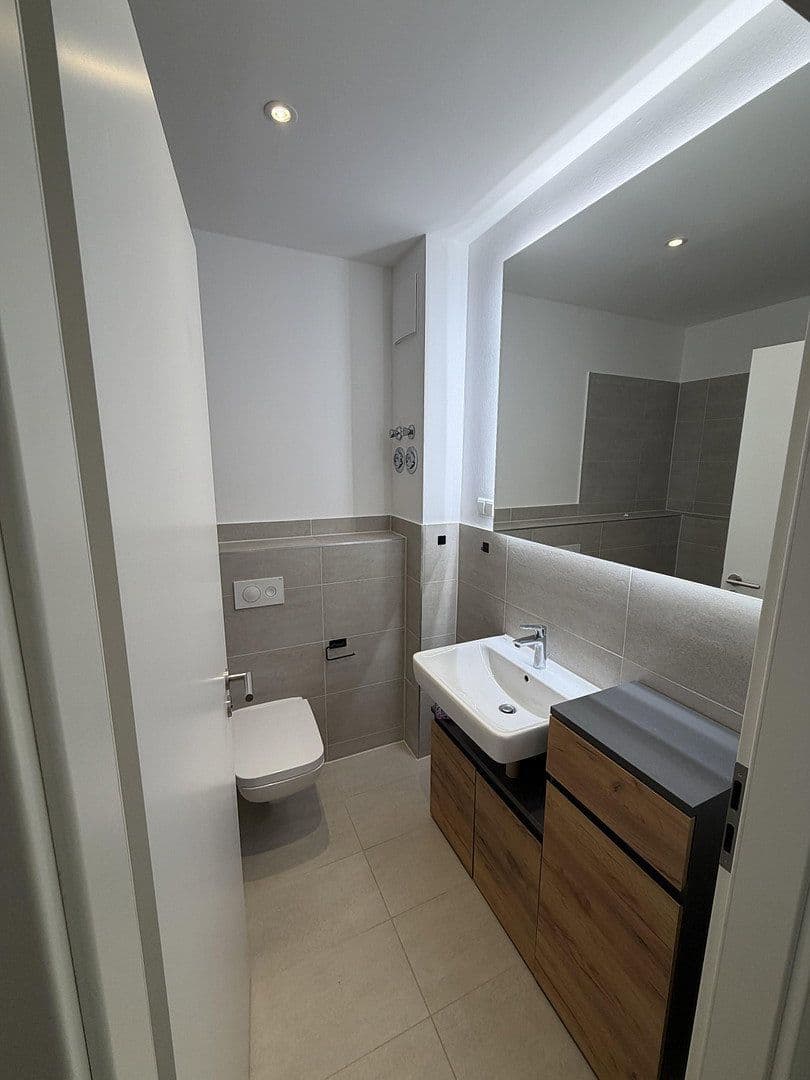Prenájom bytu 4-izbový 98 m², Münsterlandstraße 60, Berlin, Berlín Prenájom bytu 4-izbový 98 m², Münsterlandstraße 60, Berlin, Berlín