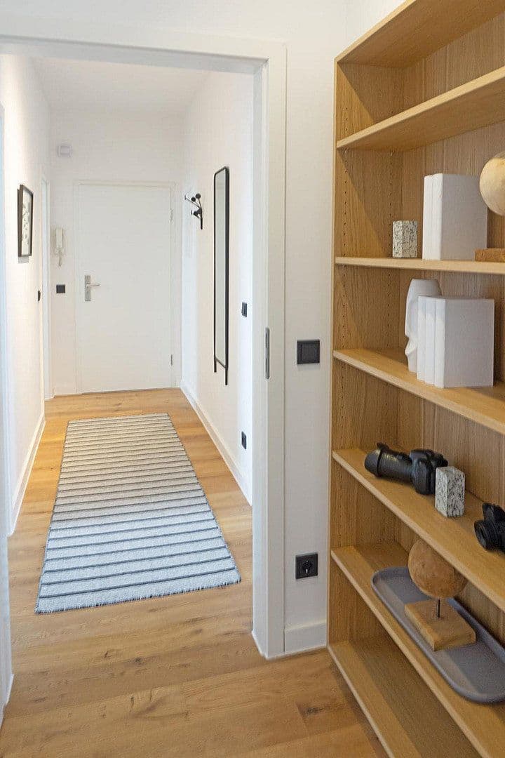 Prenájom bytu 3-izbový 71 m², Aachenerstrasse 157, Düsseldorf, Severné Porýnie - Westfálsko Prenájom bytu 3-izbový 71 m², Aachenerstrasse 157, Düsseldorf, Severné Porýnie - Westfálsko
