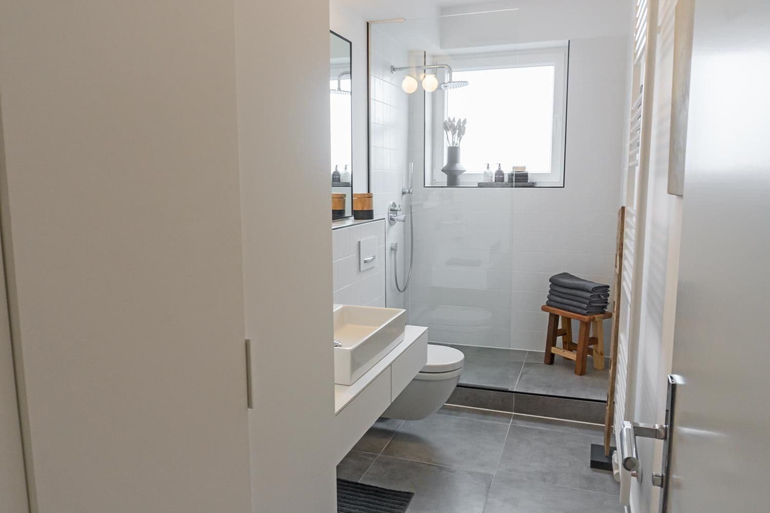 Prenájom bytu 3-izbový 71 m², Aachenerstrasse 157, Düsseldorf, Severné Porýnie - Westfálsko Prenájom bytu 3-izbový 71 m², Aachenerstrasse 157, Düsseldorf, Severné Porýnie - Westfálsko