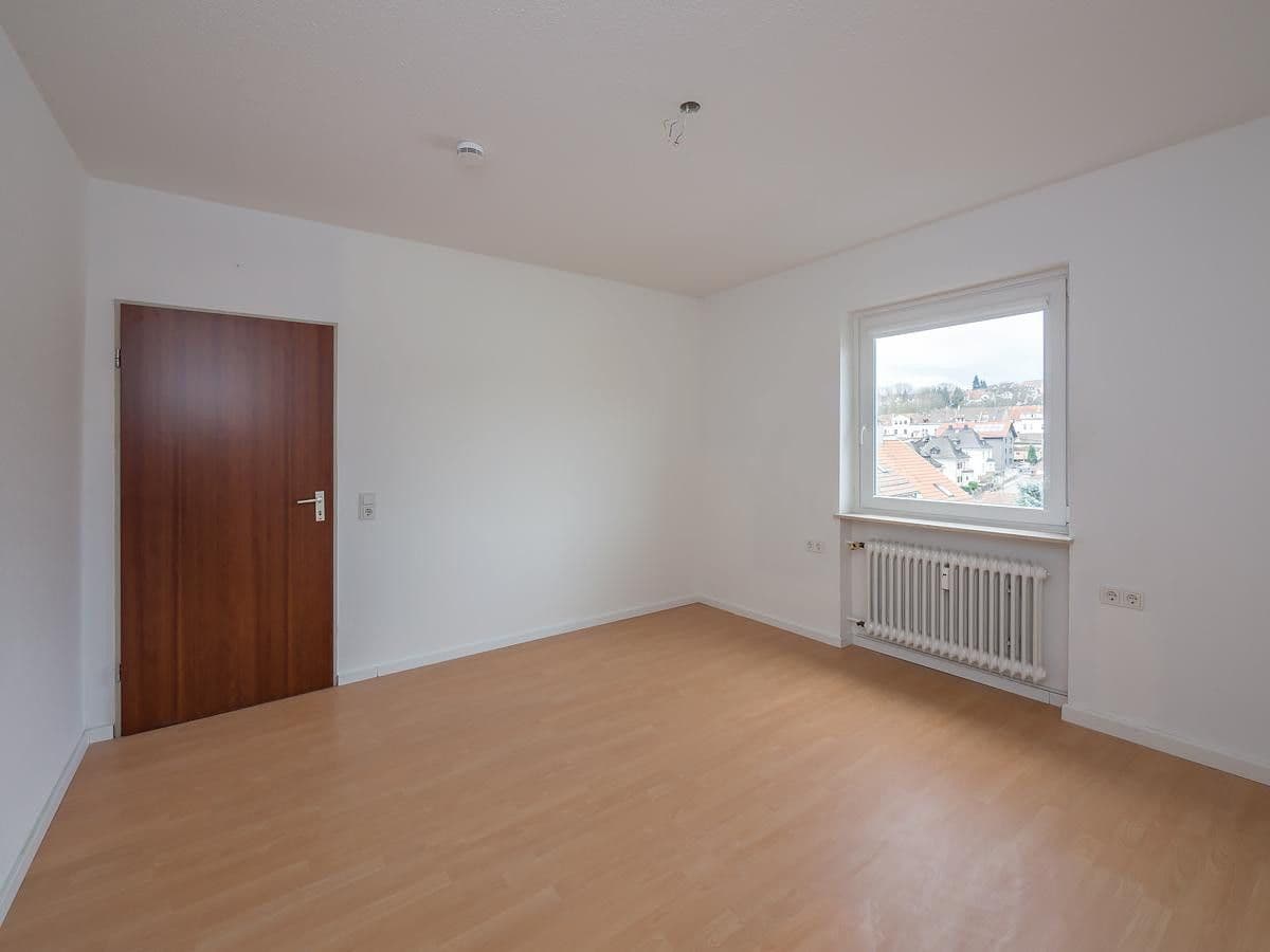 Prenájom bytu 3-izbový 85 m², Hohenzollernstraße 9, Friedrichsthal, Sársko Prenájom bytu 3-izbový 85 m², Hohenzollernstraße 9, Friedrichsthal, Sársko