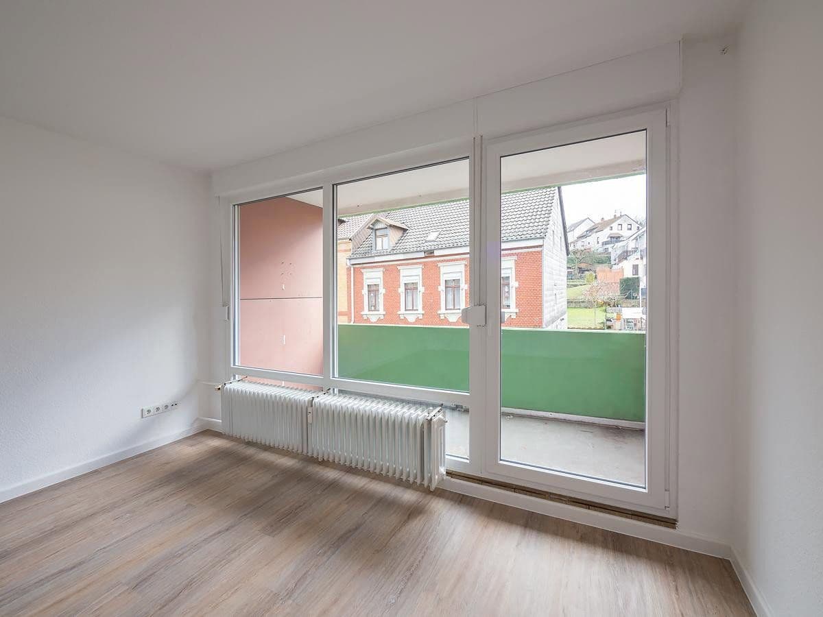 Prenájom bytu 3-izbový 85 m², Hohenzollernstraße 9, Friedrichsthal, Sársko Prenájom bytu 3-izbový 85 m², Hohenzollernstraße 9, Friedrichsthal, Sársko
