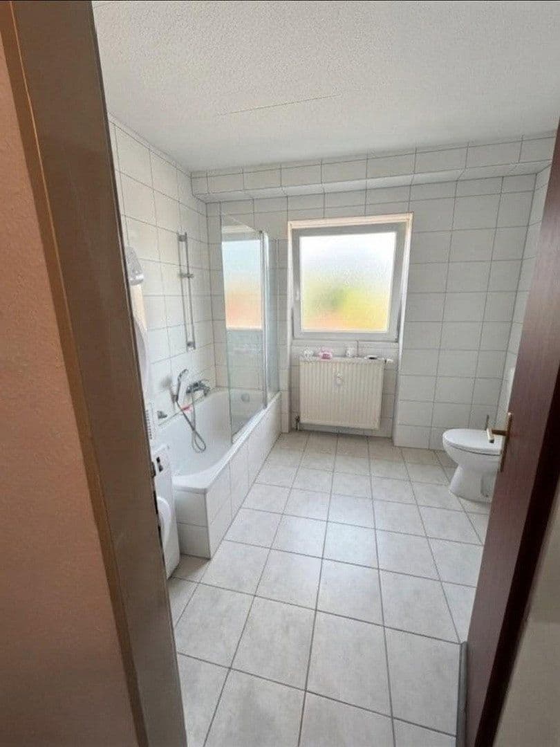 Prenájom bytu 3-izbový 85 m², Hohenzollernstraße 9, Friedrichsthal, Sársko Prenájom bytu 3-izbový 85 m², Hohenzollernstraße 9, Friedrichsthal, Sársko