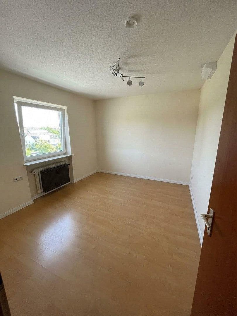 Prenájom bytu 3-izbový 85 m², Hohenzollernstraße 9, Friedrichsthal, Sársko Prenájom bytu 3-izbový 85 m², Hohenzollernstraße 9, Friedrichsthal, Sársko