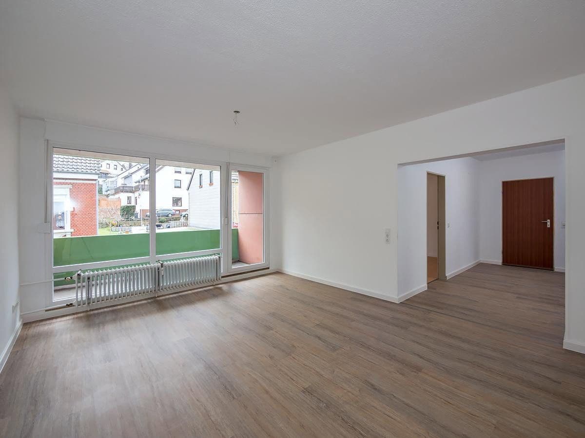 Prenájom bytu 3-izbový 85 m², Hohenzollernstraße 9, Friedrichsthal, Sársko Prenájom bytu 3-izbový 85 m², Hohenzollernstraße 9, Friedrichsthal, Sársko