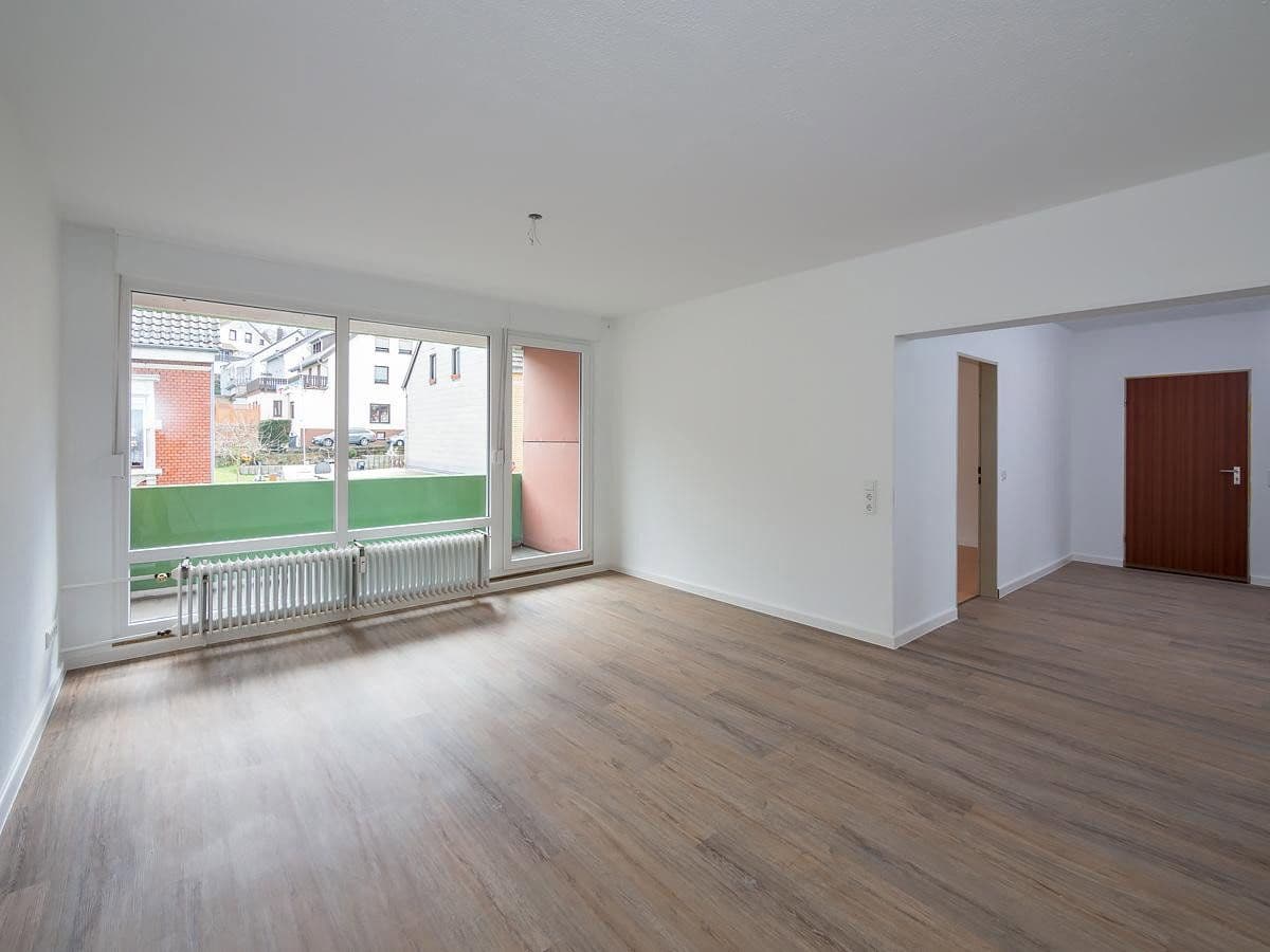 Prenájom bytu 3-izbový 85 m², Hohenzollernstraße 9, Friedrichsthal, Sársko Prenájom bytu 3-izbový 85 m², Hohenzollernstraße 9, Friedrichsthal, Sársko