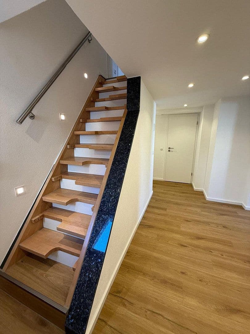 Prenájom bytu 5-izbový 123 m², Reinheim, Hesensko Prenájom bytu 5-izbový 123 m², Reinheim, Hesensko