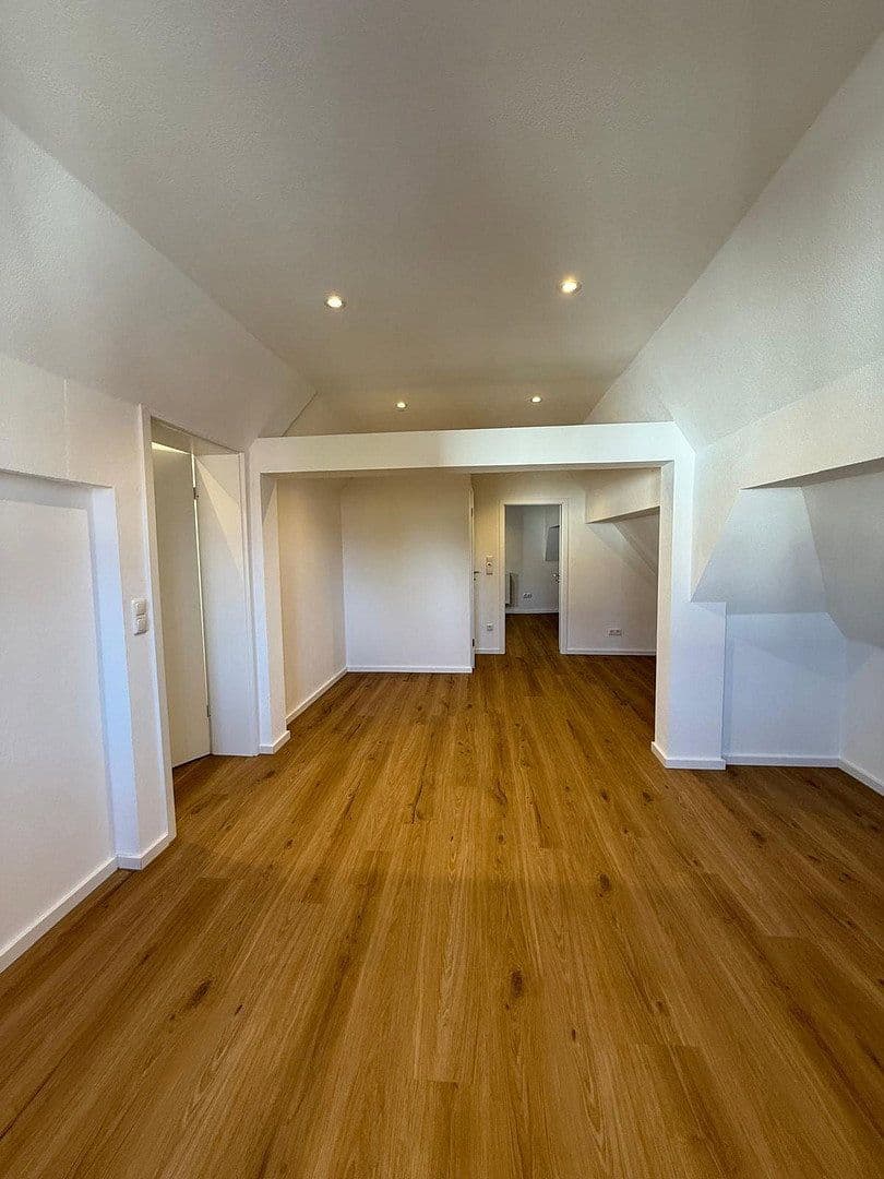 Prenájom bytu 5-izbový 123 m², Reinheim, Hesensko Prenájom bytu 5-izbový 123 m², Reinheim, Hesensko