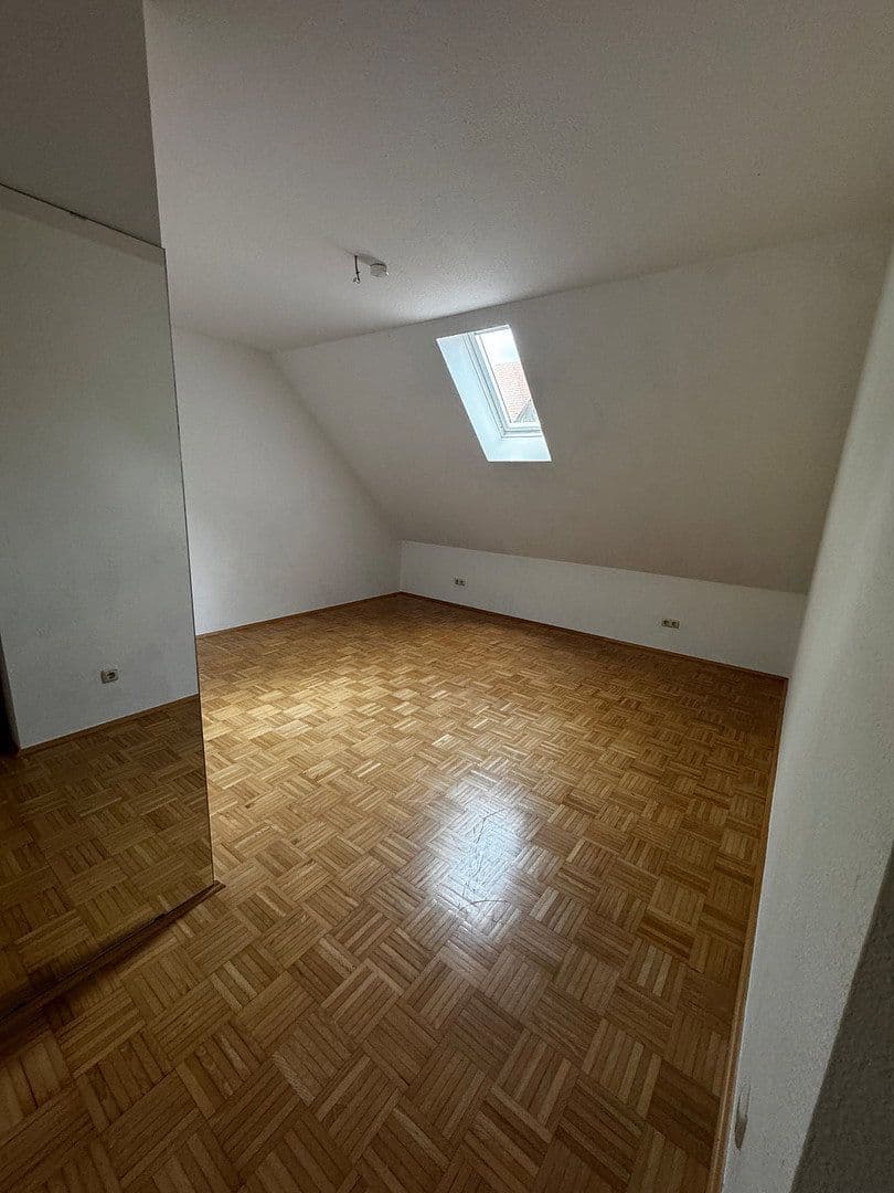 Prenájom bytu 4-izbový 143 m², Burggrumbacher Str. 4, Unterpleichfeld, Bavorsko Prenájom bytu 4-izbový 143 m², Burggrumbacher Str. 4, Unterpleichfeld, Bavorsko