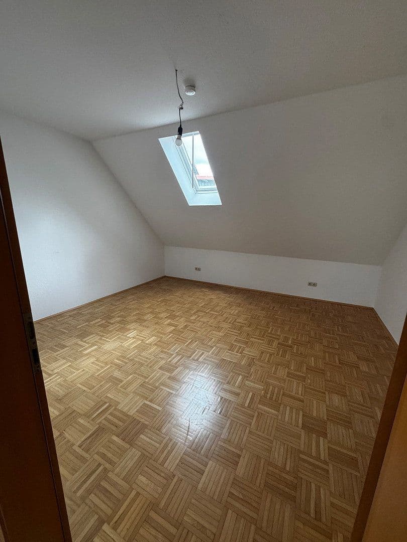 Prenájom bytu 4-izbový 143 m², Burggrumbacher Str. 4, Unterpleichfeld, Bavorsko Prenájom bytu 4-izbový 143 m², Burggrumbacher Str. 4, Unterpleichfeld, Bavorsko