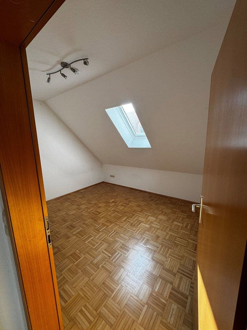 Prenájom bytu 4-izbový 143 m², Burggrumbacher Str. 4, Unterpleichfeld, Bavorsko Prenájom bytu 4-izbový 143 m², Burggrumbacher Str. 4, Unterpleichfeld, Bavorsko