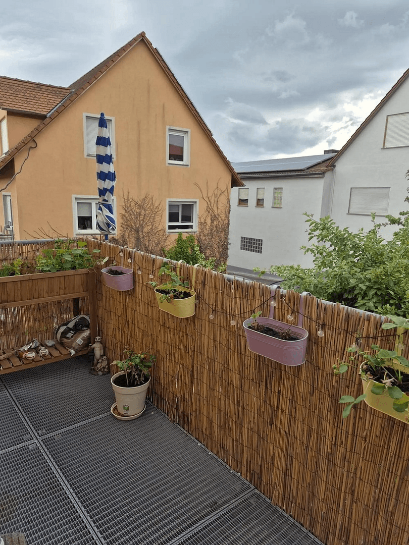 Prenájom bytu 4-izbový 143 m², Burggrumbacher Str. 4, Unterpleichfeld, Bavorsko Prenájom bytu 4-izbový 143 m², Burggrumbacher Str. 4, Unterpleichfeld, Bavorsko