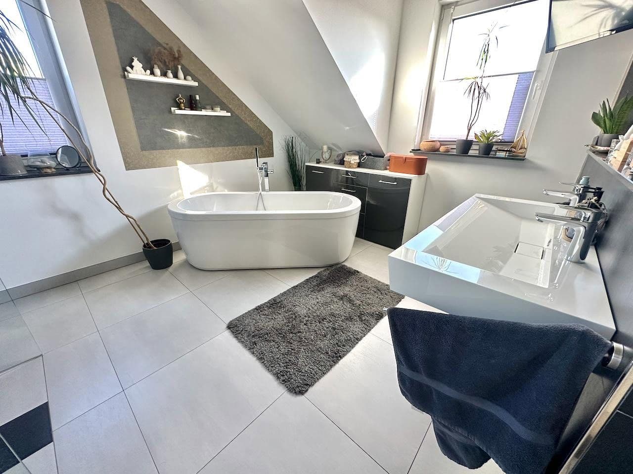 Prenájom bytu 4-izbový 126 m², Glückaufstraße 2D, Sarstedt, Dolné Sasko Prenájom bytu 4-izbový 126 m², Glückaufstraße 2D, Sarstedt, Dolné Sasko