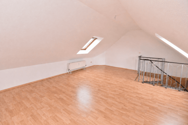 Prenájom bytu 6-izbový 147 m², Franz-Mehring-Straße 9, Chemnitz, Sasko Prenájom bytu 6-izbový 147 m², Franz-Mehring-Straße 9, Chemnitz, Sasko