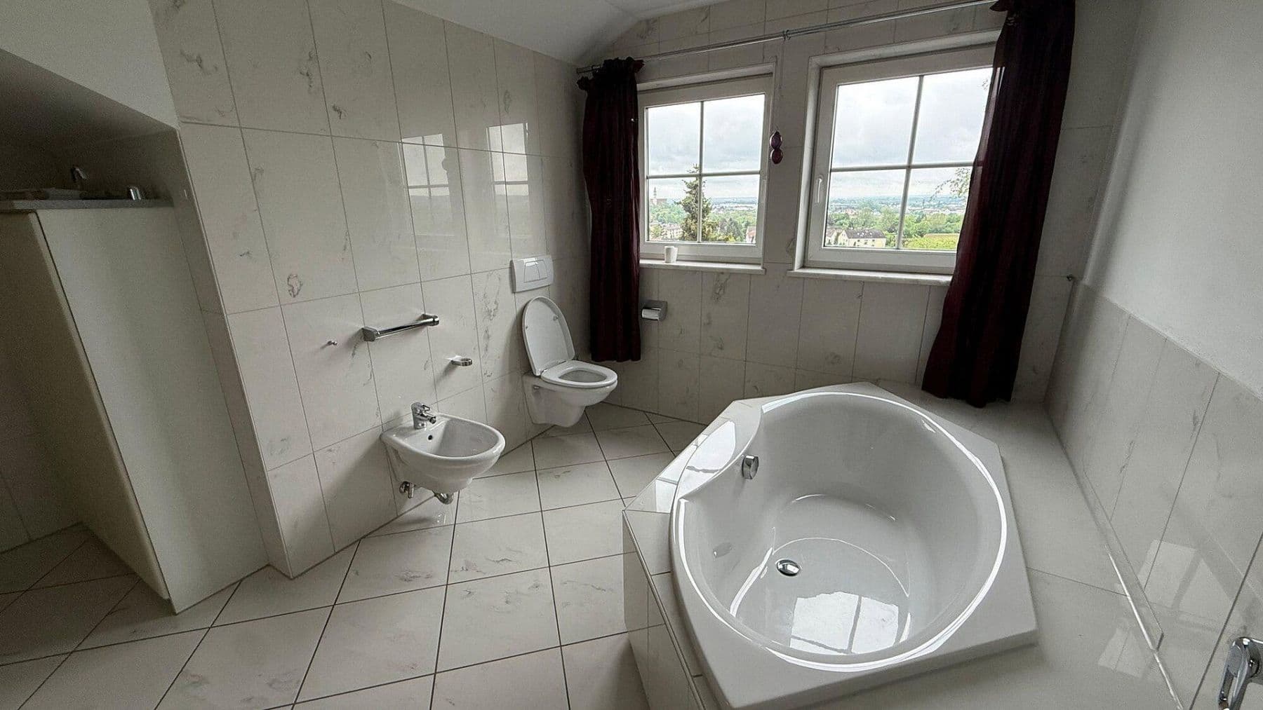 Predaj domu 340 m², pozemok 980 m², Donauwörth, Bavorsko Predaj domu 340 m², pozemok 980 m², Donauwörth, Bavorsko