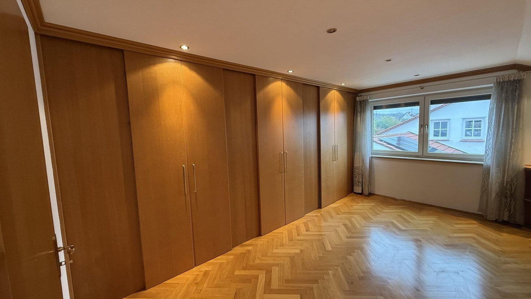 Predaj domu 340 m², pozemok 980 m², Donauwörth, Bavorsko Predaj domu 340 m², pozemok 980 m², Donauwörth, Bavorsko