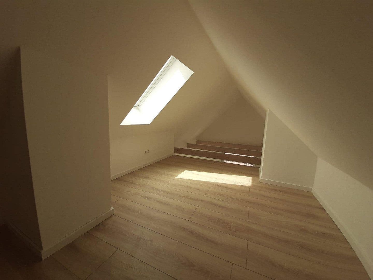 Prenájom bytu 2-izbový 64 m², Stader Landstraße 31, Bremen, Brémy Prenájom bytu 2-izbový 64 m², Stader Landstraße 31, Bremen, Brémy