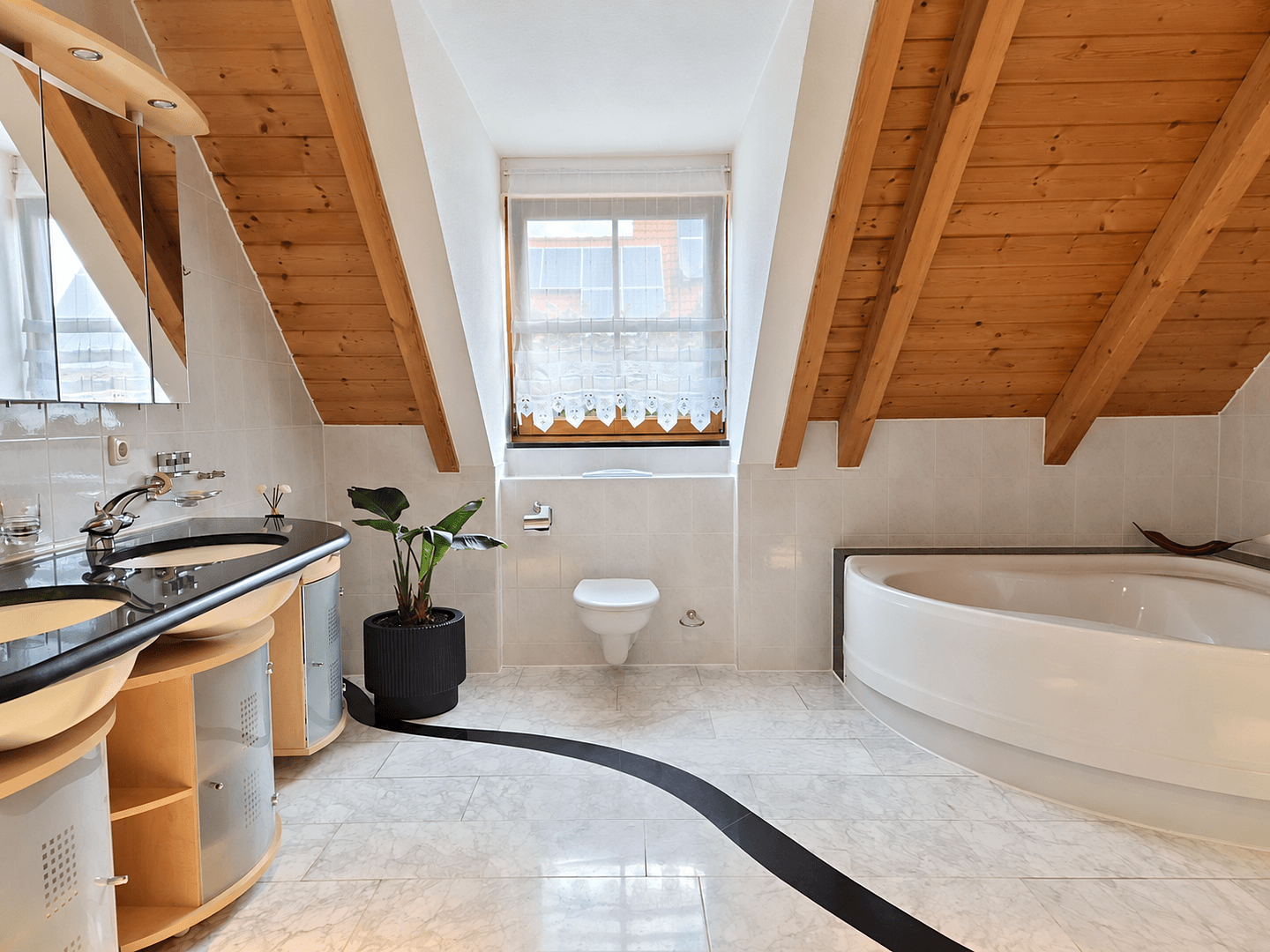 Predaj domu 242 m², pozemok 815 m², Burgoberbach, Bavorsko Predaj domu 242 m², pozemok 815 m², Burgoberbach, Bavorsko